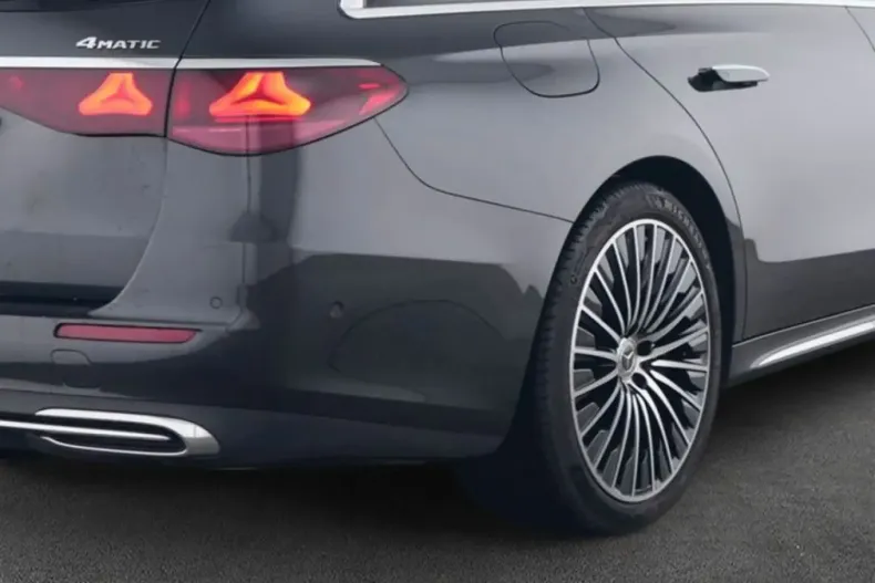 Mercedes-Benz E 300 (Clasa E) din 2025 cu 17.418 km - oferta MER196959 - foto 4