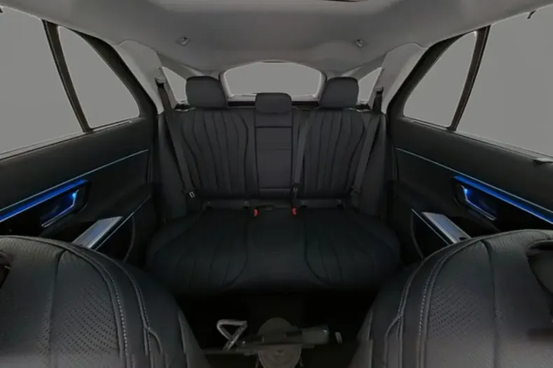 Mercedes-Benz E 300 (Clasa E) din 2025 cu 17.418 km - oferta MER196959 - foto 8