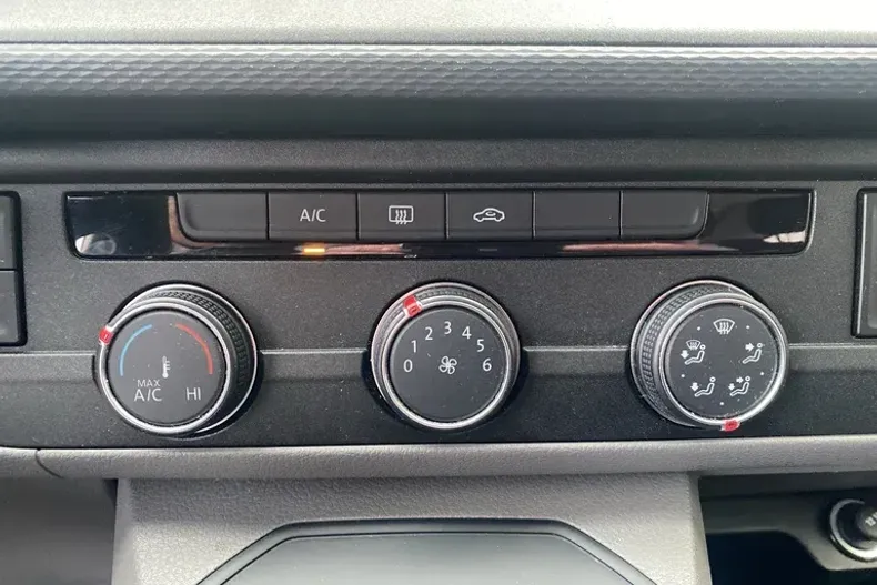 Volkswagen Multivan din 2023 cu 52.999 km - oferta VOL197043 - foto 18