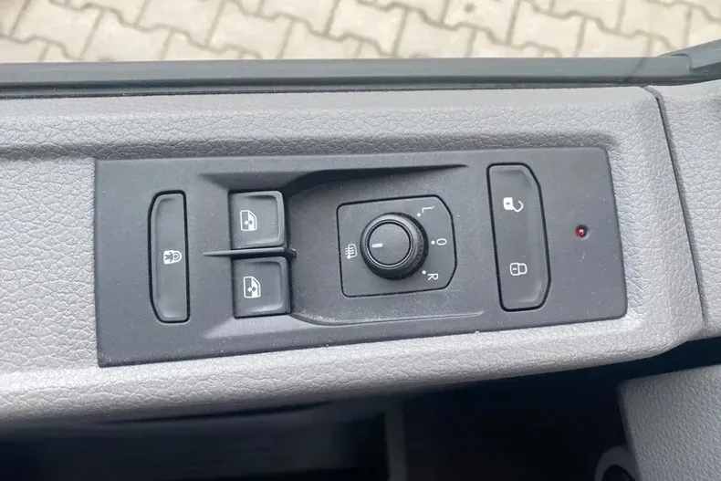 Volkswagen Multivan din 2023 cu 52.999 km - oferta VOL197043 - foto 24