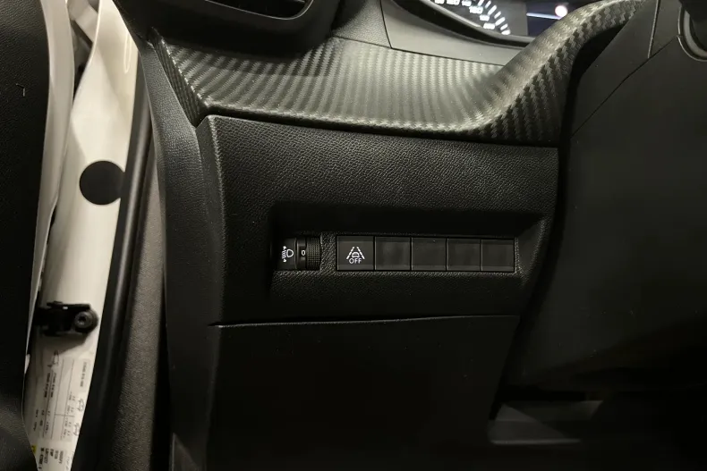 Peugeot 2008 din 2020 cu 64.114 km - oferta PEU197049 - foto 22