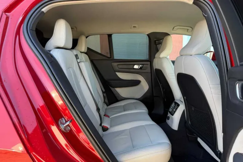 Volvo XC40 din 2021 cu 87.000 km - oferta VOL197058 - foto 18