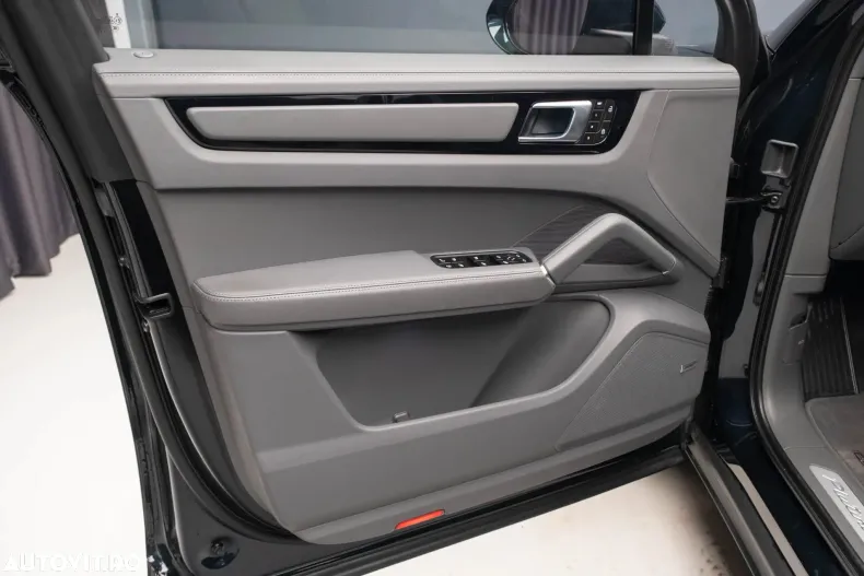 Porsche Cayenne din 2023 cu 69.600 km - oferta POR197063 - foto 11