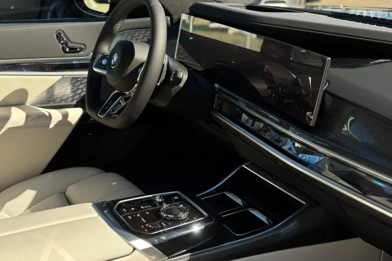 BMW 750e (Seria 7) din 2026 cu 12.000 km - oferta BMW197068 - foto 11