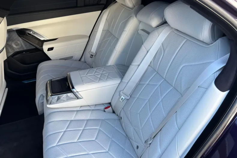 BMW 750e (Seria 7) din 2026 cu 12.000 km - oferta BMW197068 - foto 21