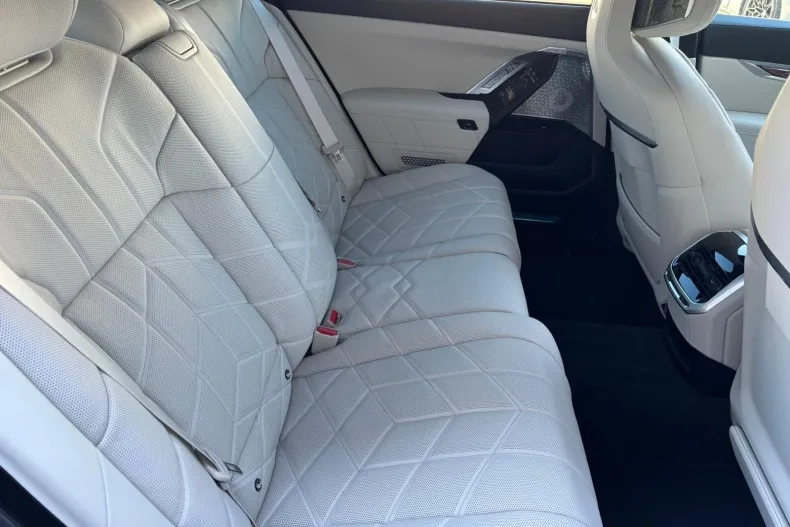 BMW 750e (Seria 7) din 2026 cu 12.000 km - oferta BMW197068 - foto 22