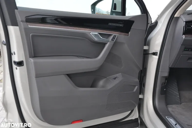 Volkswagen Touareg din 2025 cu 1.455 km - oferta VOL197095 - foto 10