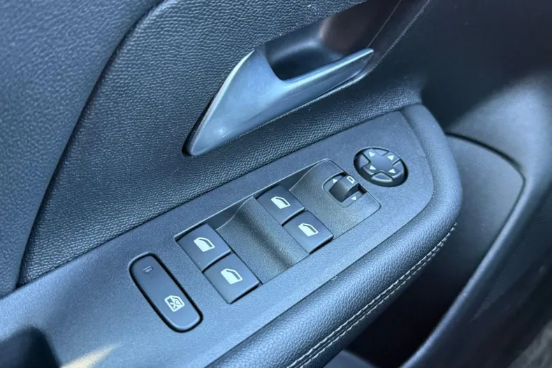 Opel Mokka din 2023 cu 39.915 km - oferta OPE197117 - foto 19