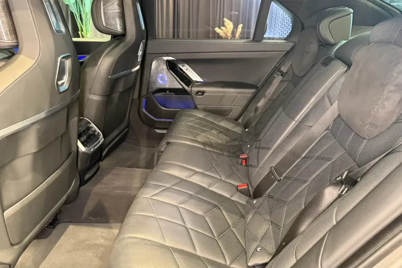 BMW M7 (Seria 7) din 2023 cu 77.900 km - oferta BMW197122 - foto 18