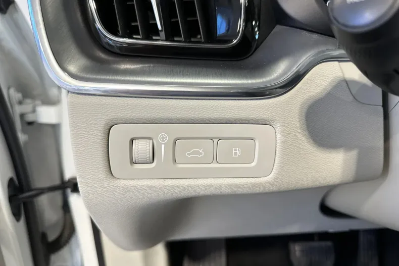 Volvo XC60 din 2022 cu 91.626 km - oferta VOL197136 - foto 14