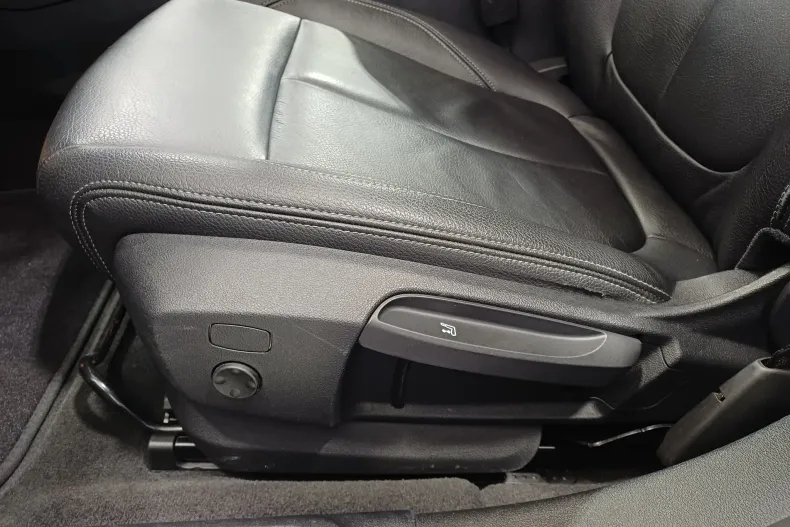 BMW 118i (Seria 1) din 2023 cu 39.582 km - oferta BMW197173 - foto 9