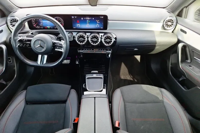 Mercedes-Benz A 250 (Clasa A) din 2023 cu 27.930 km - oferta MER197184 - foto 12