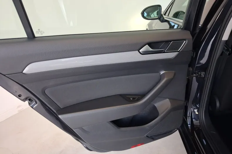 Volkswagen Passat din 2021 cu 59.029 km - oferta VOL197190 - foto 22