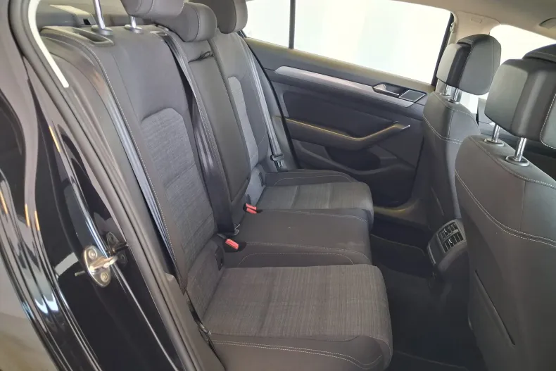 Volkswagen Passat din 2021 cu 59.029 km - oferta VOL197190 - foto 29