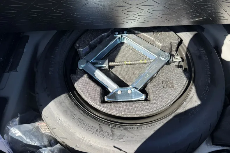 Toyota RAV4 din 2025 cu 7.940 km - oferta TOY197205 - foto 10