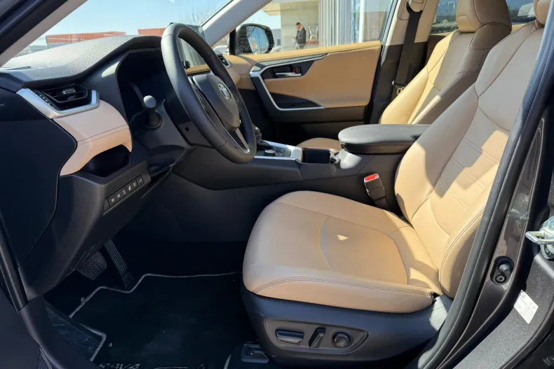 Toyota RAV4 din 2025 cu 7.940 km - oferta TOY197205 - foto 13