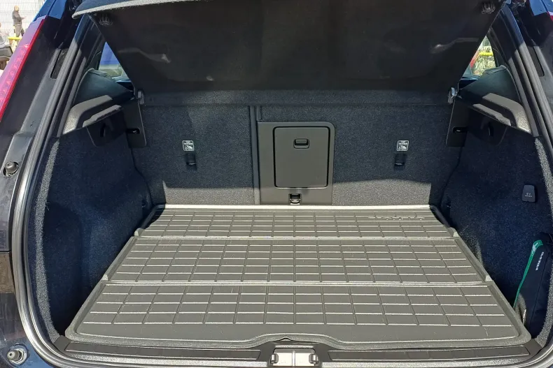 Volvo XC40 din 2021 cu 68.972 km - oferta VOL197206 - foto 8