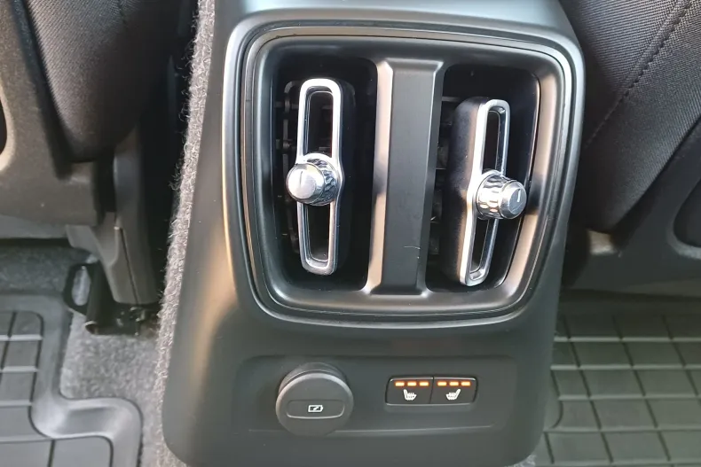 Volvo XC40 din 2021 cu 68.972 km - oferta VOL197206 - foto 11