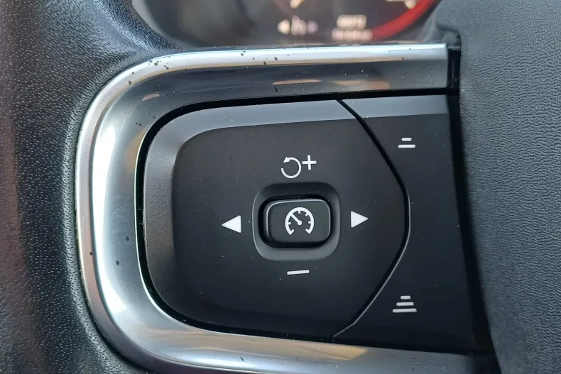 Volvo XC40 din 2021 cu 68.972 km - oferta VOL197206 - foto 16