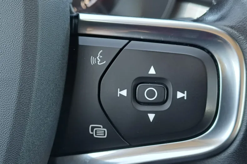 Volvo XC40 din 2021 cu 68.972 km - oferta VOL197206 - foto 17