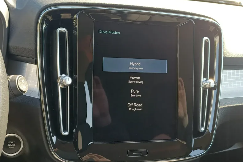 Volvo XC40 din 2021 cu 68.972 km - oferta VOL197206 - foto 22