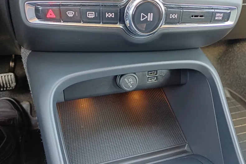 Volvo XC40 din 2021 cu 68.972 km - oferta VOL197206 - foto 25