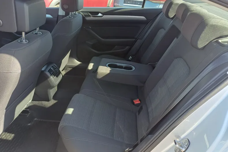 Volkswagen Passat din 2021 cu 66.370 km - oferta VOL197207 - foto 8