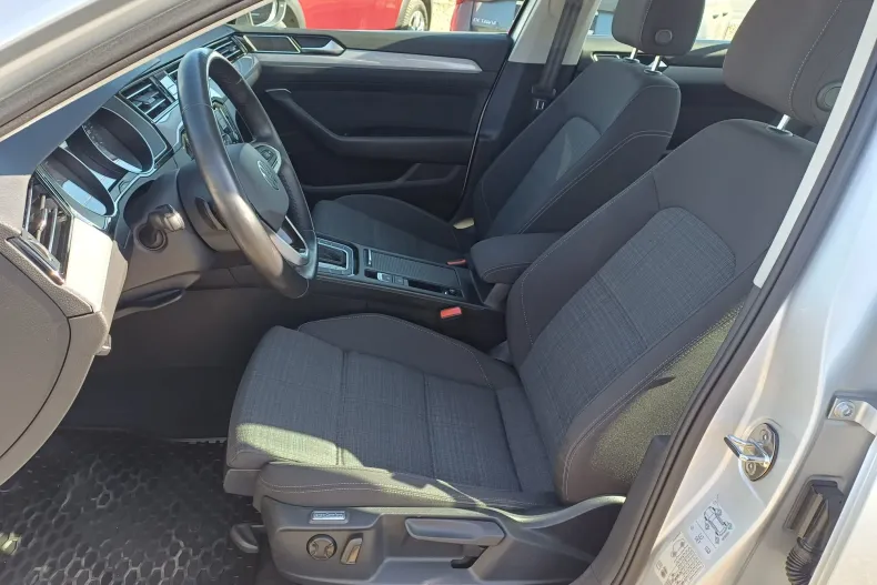 Volkswagen Passat din 2021 cu 66.370 km - oferta VOL197207 - foto 9