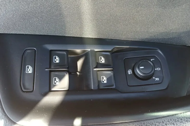 Volkswagen Passat din 2021 cu 66.370 km - oferta VOL197207 - foto 12