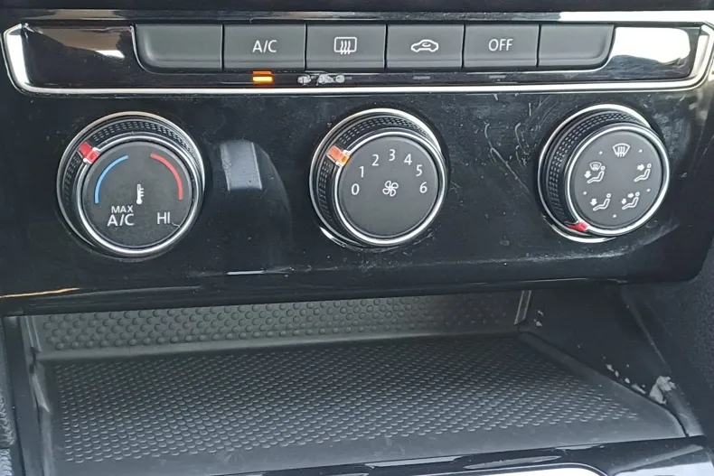 Volkswagen Passat din 2021 cu 66.370 km - oferta VOL197207 - foto 21