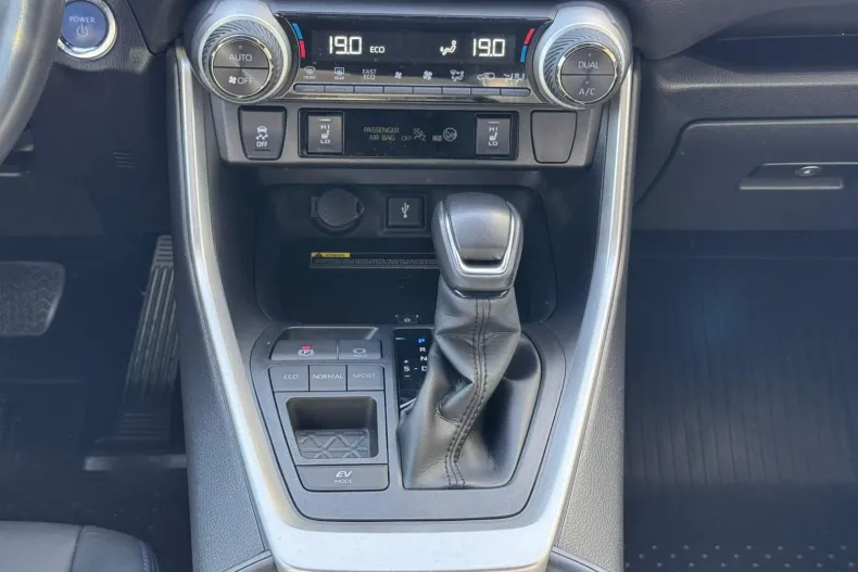 Toyota RAV4 din 2021 cu 45.987 km - oferta TOY197209 - foto 25