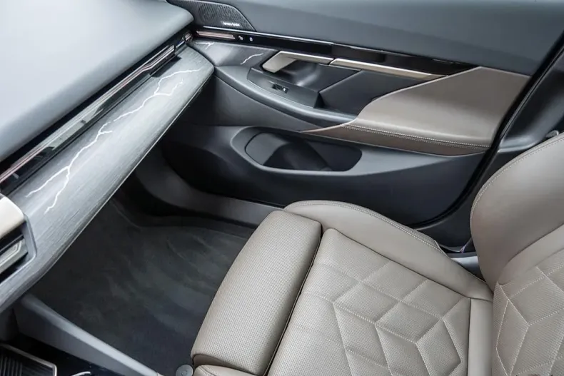 BMW 520i (Seria 5) din 2025 cu 19.275 km - oferta BMW197262 - foto 18