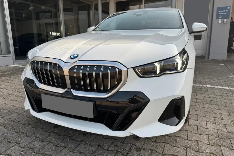BMW 520d (Seria 5) din 2025 cu 10.900 km - oferta BMW197264 - foto 3