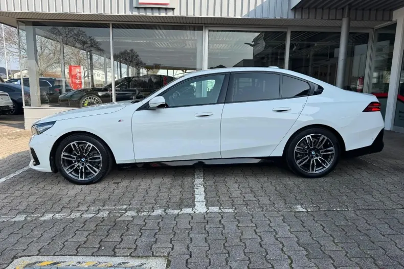 BMW 520d (Seria 5) din 2025 cu 10.900 km - oferta BMW197264 - foto 7