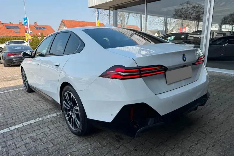 BMW 520d (Seria 5) din 2025 cu 10.900 km - oferta BMW197264 - foto 8