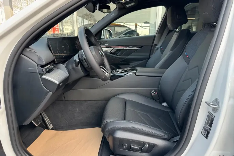 BMW 520d (Seria 5) din 2025 cu 10.900 km - oferta BMW197264 - foto 12