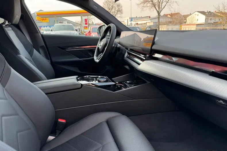 BMW 520d (Seria 5) din 2025 cu 10.900 km - oferta BMW197264 - foto 14