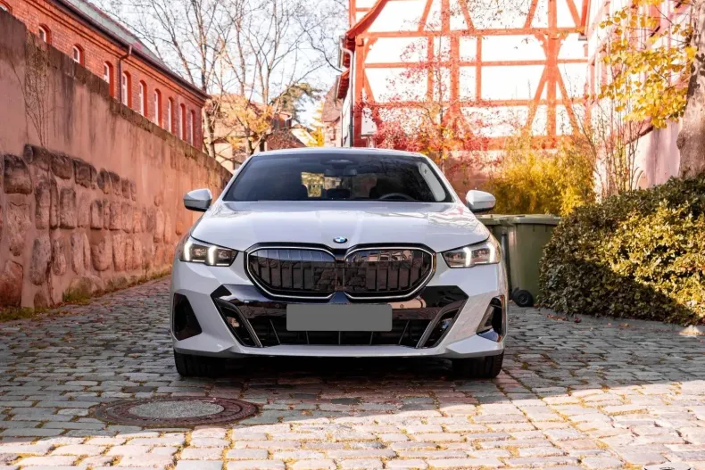 BMW 520d (Seria 5) din 2025 cu 15.000 km - oferta BMW197265 - foto 2