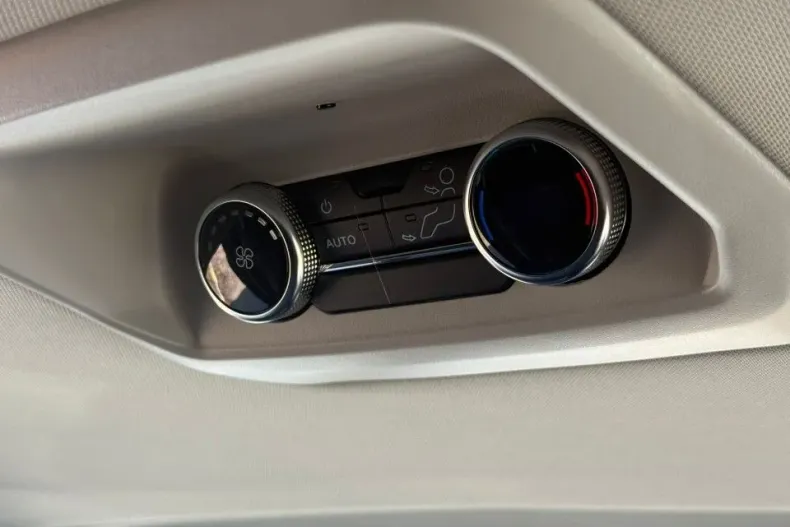 Ford Tourneo Custom din 2025 cu 1 km - oferta FOR197282 - foto 13