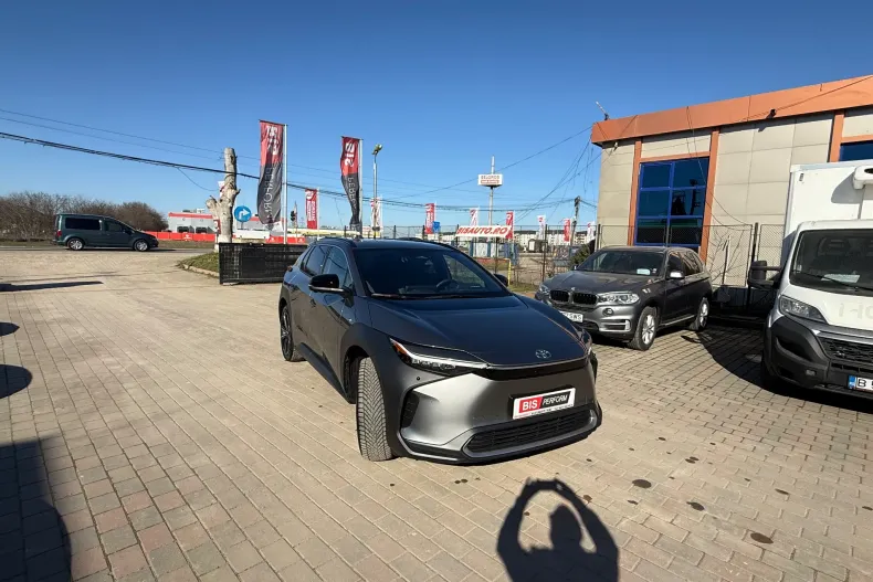 Toyota bZ4X din 2024 cu 6.003 km - oferta TOY197329 - foto 5