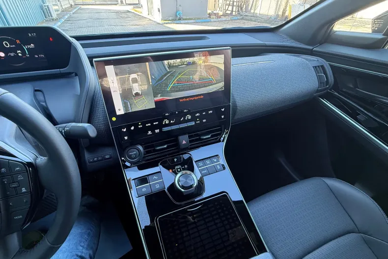 Toyota bZ4X din 2024 cu 6.003 km - oferta TOY197329 - foto 12