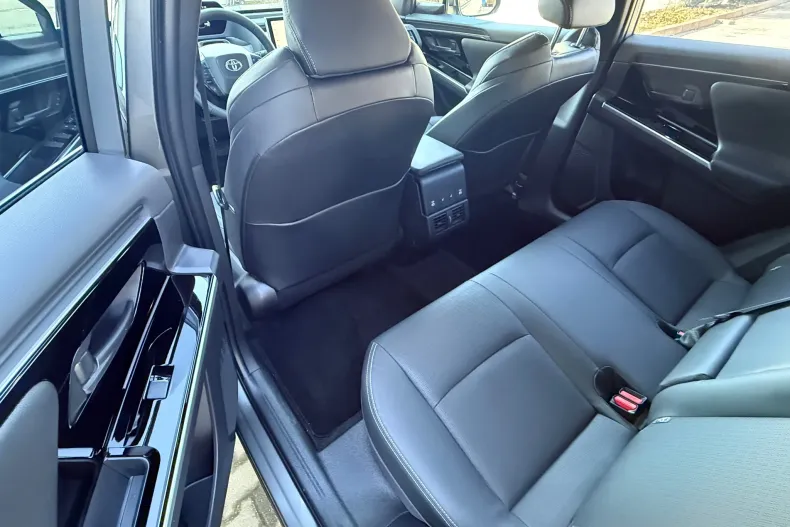 Toyota bZ4X din 2024 cu 6.003 km - oferta TOY197329 - foto 14