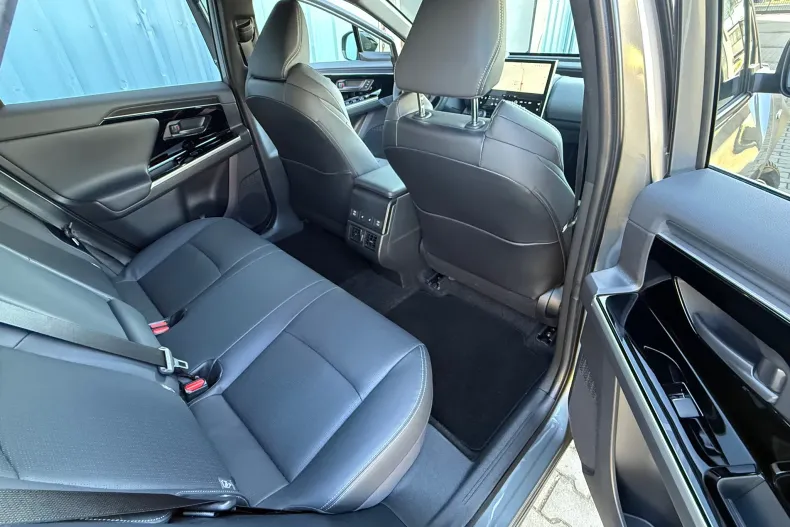 Toyota bZ4X din 2024 cu 6.003 km - oferta TOY197329 - foto 19