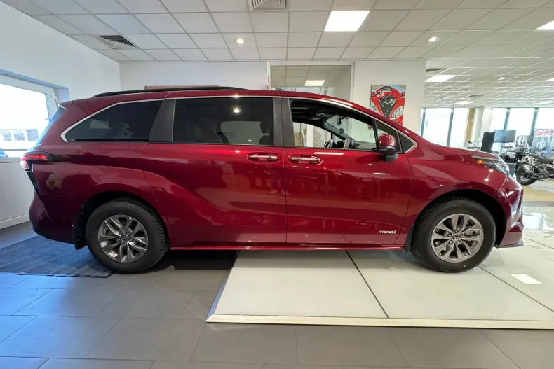 Toyota Sienna din 2023 cu 18.016 km - oferta TOY197333 - foto 8