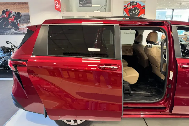 Toyota Sienna din 2023 cu 18.016 km - oferta TOY197333 - foto 11