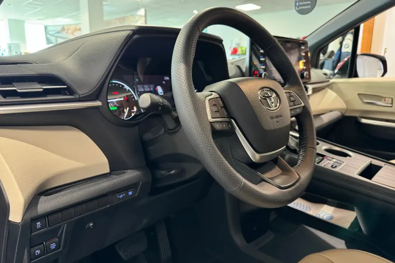 Toyota Sienna din 2023 cu 18.016 km - oferta TOY197333 - foto 14