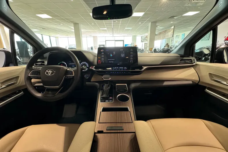 Toyota Sienna din 2023 cu 18.016 km - oferta TOY197333 - foto 23