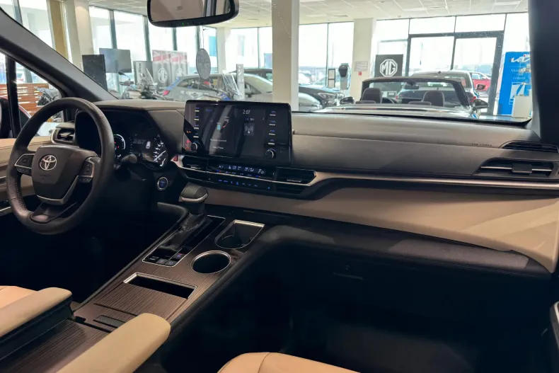 Toyota Sienna din 2023 cu 18.016 km - oferta TOY197333 - foto 25