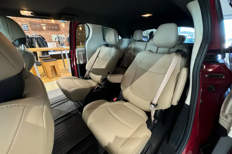 Toyota Sienna din 2023 cu 18.016 km - oferta TOY197333 - foto 28