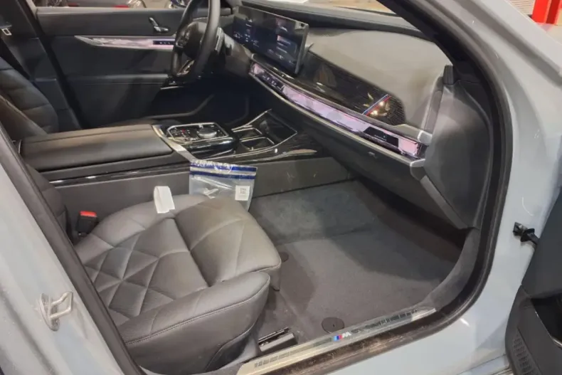 BMW 740 (Seria 7) din 2025 cu 14.526 km - oferta BMW197357 - foto 6